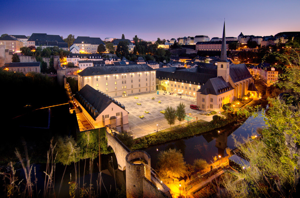 Night_ViewGrund_LuxembourgCity©SandrineFeyereisen_FINEProperties