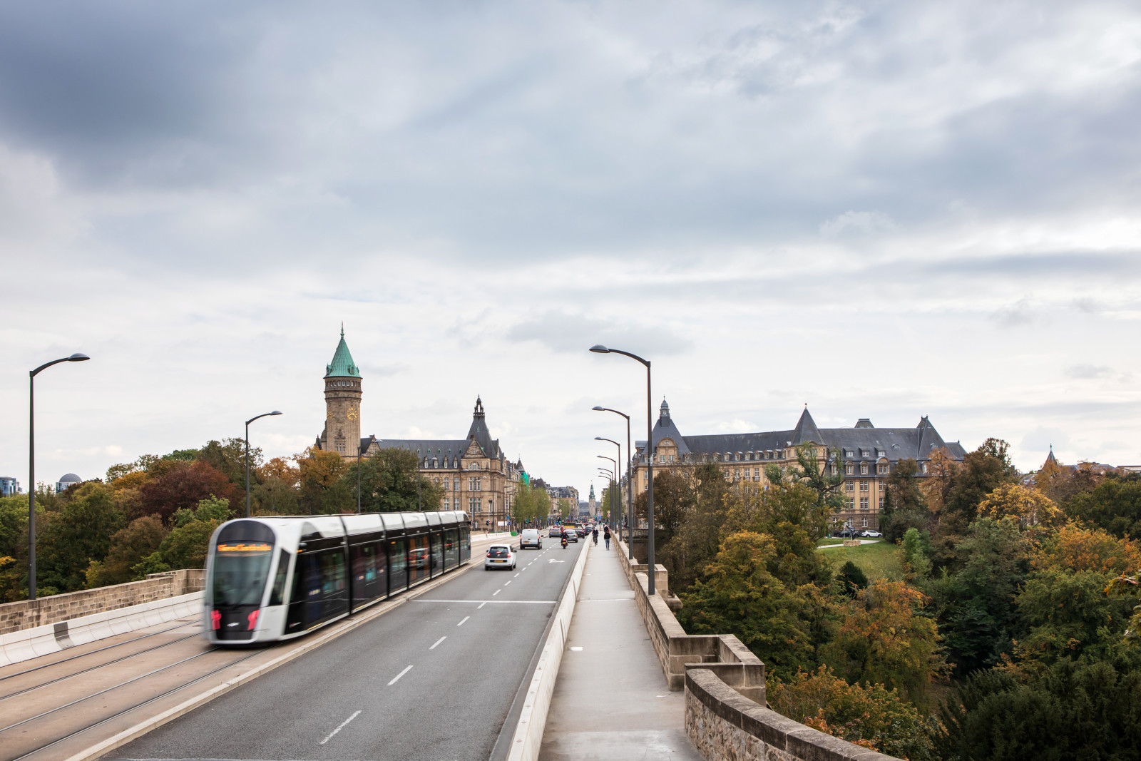 Plateau Bourbon & Tram (free public transport) © Photo Dudau / LCTO